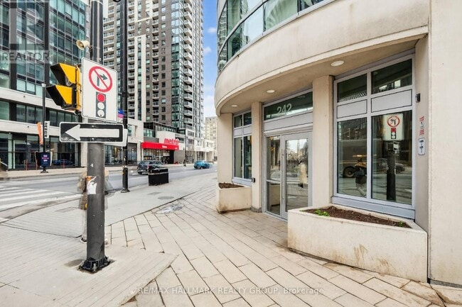 Photo du bâtiment - 242 Rideau St