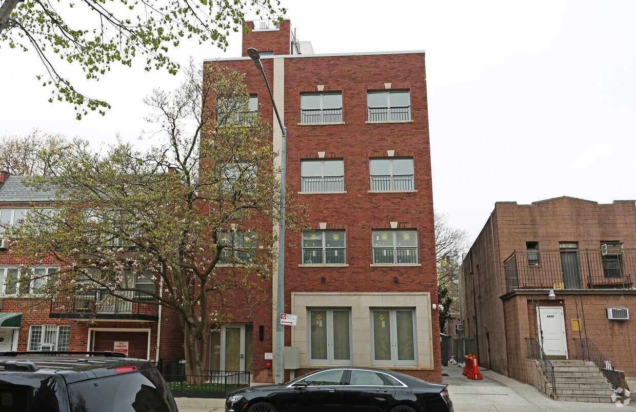 Building Photo - 1571 51st St