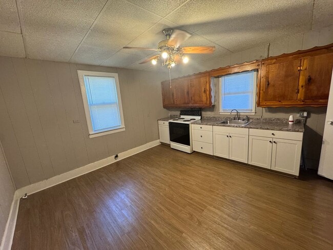 Building Photo - 804 3rd St