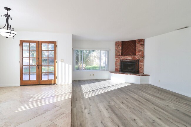 Building Photo - Beautifully updated 2-bedroom 2.5-bathroom...