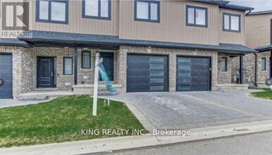 Building Photo - 811 Sarnia Rd