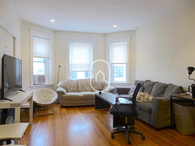 Primary Photo - 22 Sutherland Rd