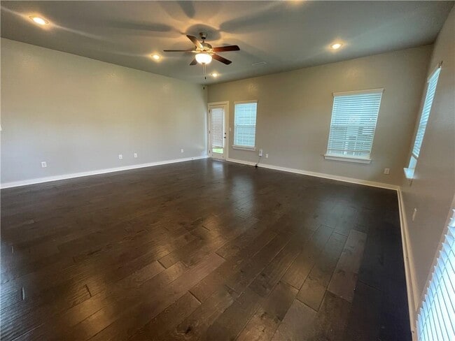 Building Photo - 3915 SW Peachwood Dr