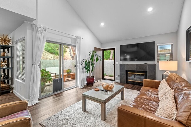 Building Photo - 314 Via Colinas