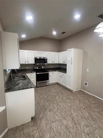 Building Photo - 10265 Maria Dr