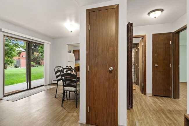 Foto del edificio - 2 Bedroom, 1 Bathroom Apartment.