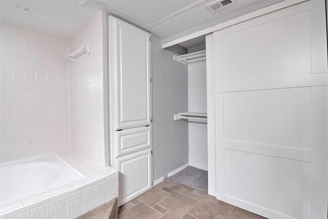 Building Photo - 4242 N Capistrano Dr