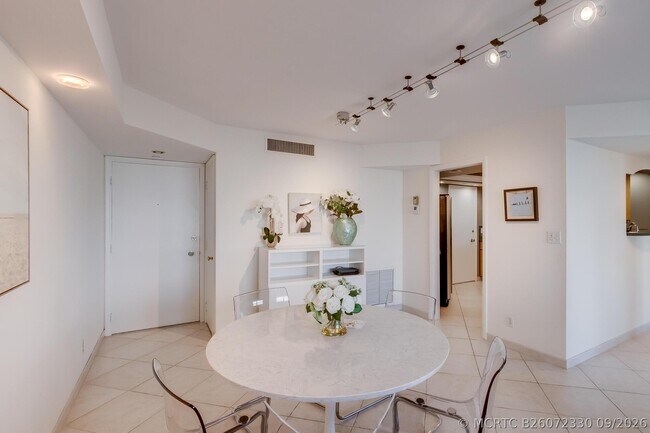 Building Photo - 1 Las Olas Cir