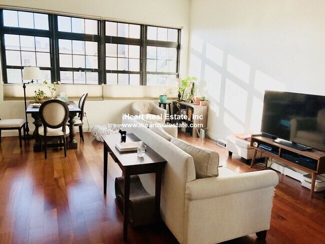 Foto del edificio - Incredible 2 Bed 2 Bath in East Cambridge 9/1