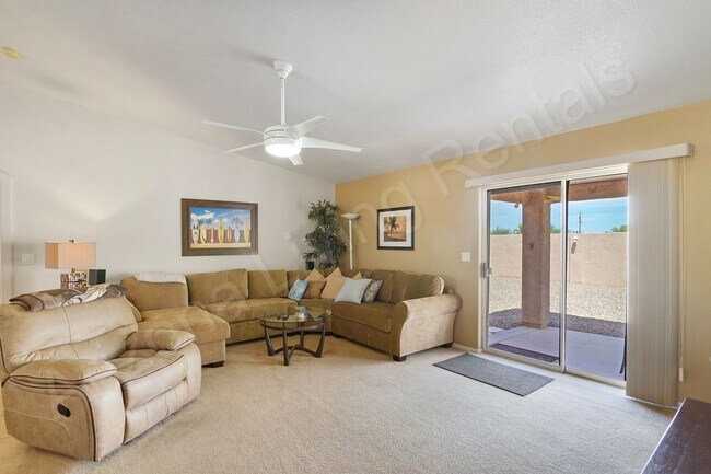 Foto del edificio - FURNISHED WITH BOAT DEEP GARAGE