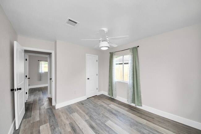 Building Photo - 5903 Belneath St