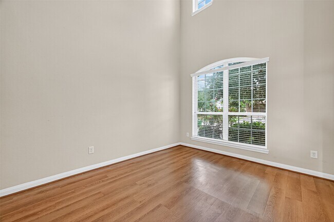 Foto del edificio - 11002 Kirker Ln