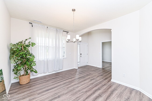 Foto del edificio - 5761 Handbell Ln