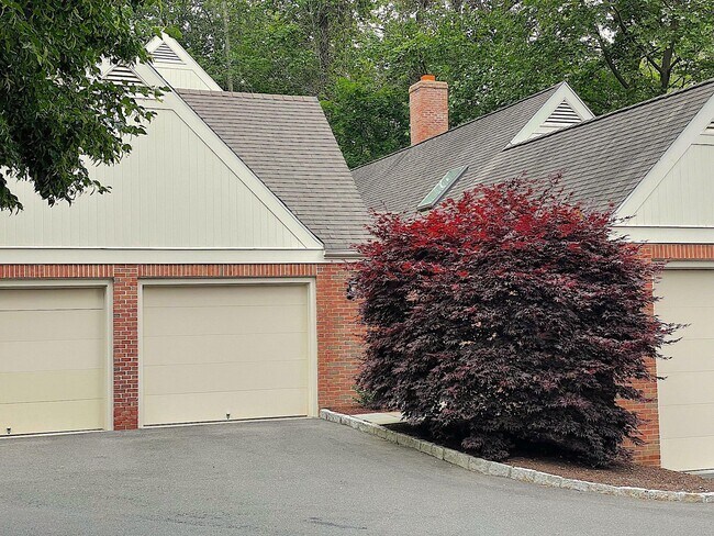Building Photo - 42 Sedgewick Village Ln