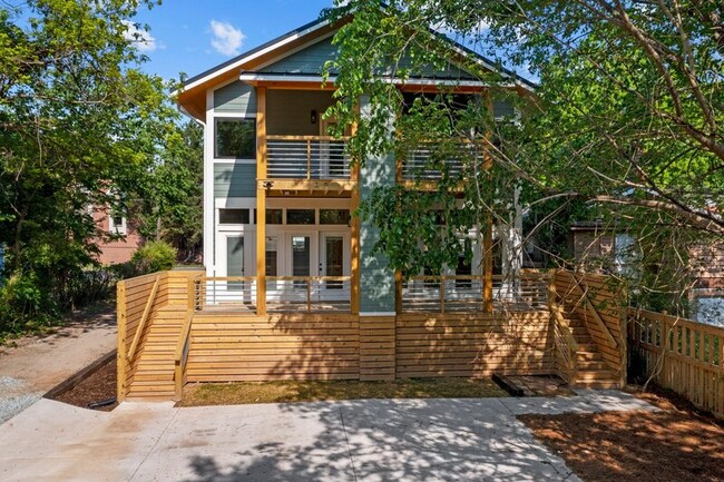 Building Photo - 1213 N Hyde Park Ave