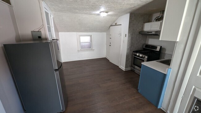 Building Photo - 302 Belmont Ave