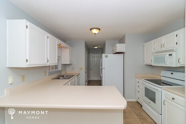 Foto del edificio - 221 Creek View Rd