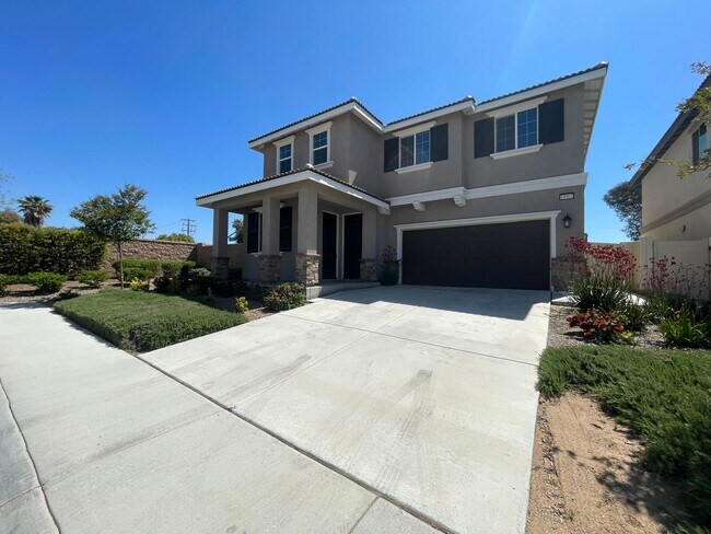 Foto del edificio - 5-Bedroom Home, Including In-Law Suite, in...