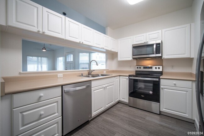 Foto del edificio - $3400 | 3br/2ba Townhome in Spinnaker