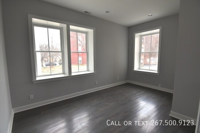 Building Photo - Renovated 3BR/1BA unit in Prime Location.