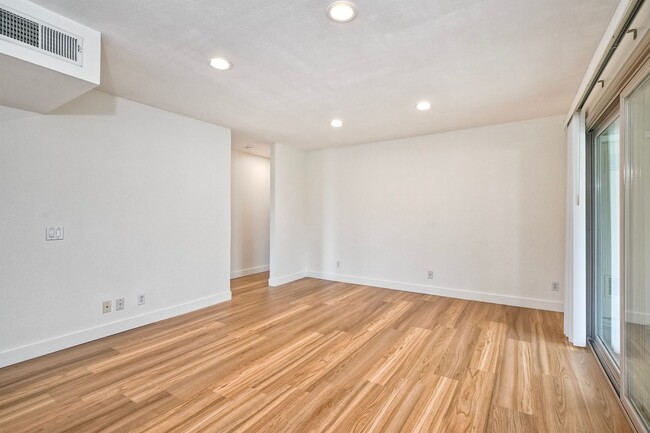 Building Photo - 10910 Summerdale Way