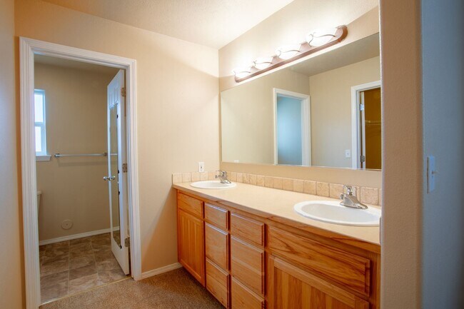 Foto del edificio - 2862 W Broadmoore Dr