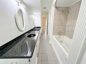 Building Photo - 22176 Heatherwood Dr