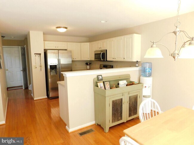 Building Photo - 276 Hampshire Dr