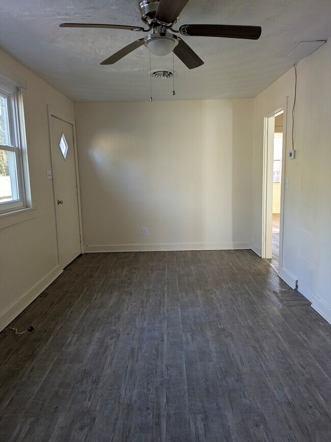 Foto del edificio - 7116 Martins Siding Rd