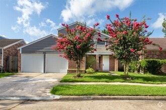 Building Photo - 11111 Midhurst Dr