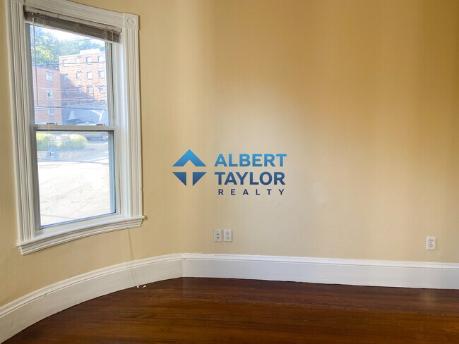 Foto del edificio - 19 Parker Hill Ave