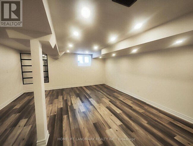 Building Photo - 5 Southvale Dr
