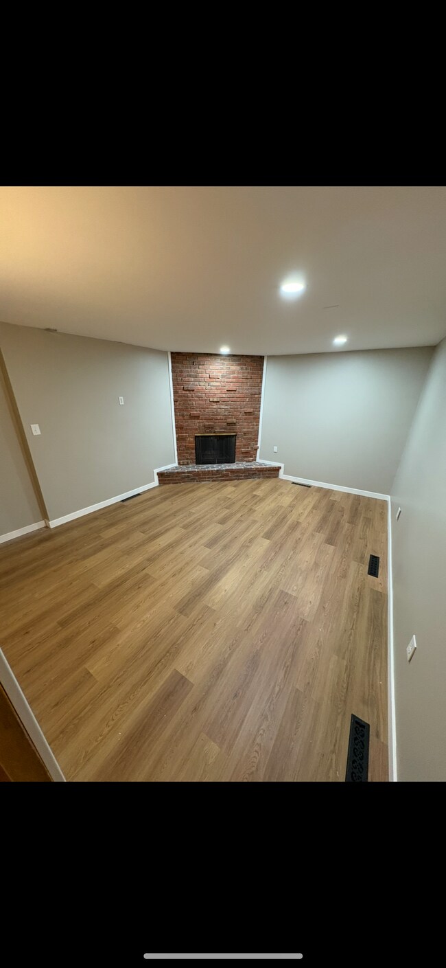 Building Photo - 18 Mount Washington Dr