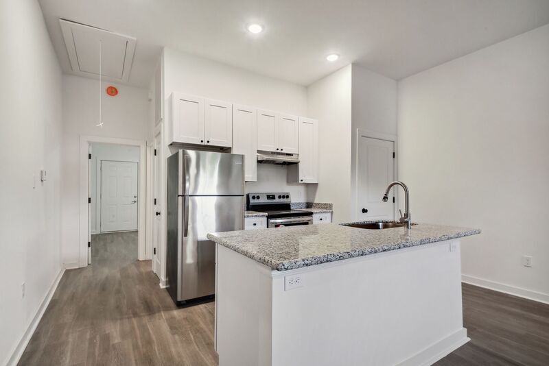 Foto principal - 13880 Hayne Blvd