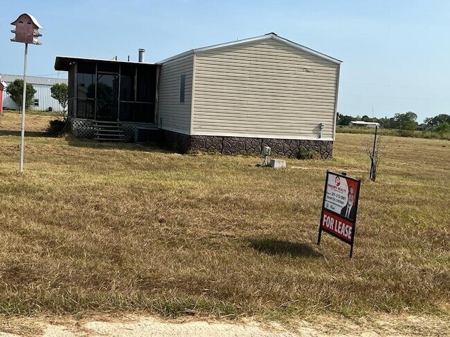 Foto del edificio - 18352 Wilber Rd