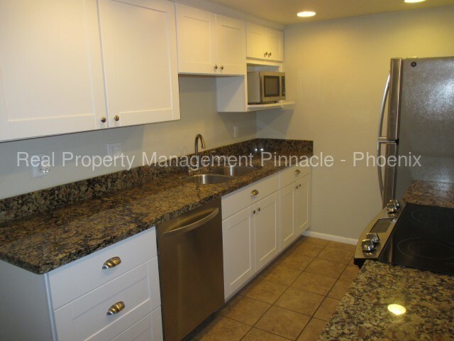 Building Photo - 7557 N. Dreamy Draw Drive #249
