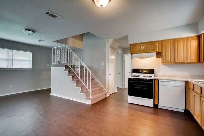 Building Photo - No Application Fees* $500 off 1st month re...