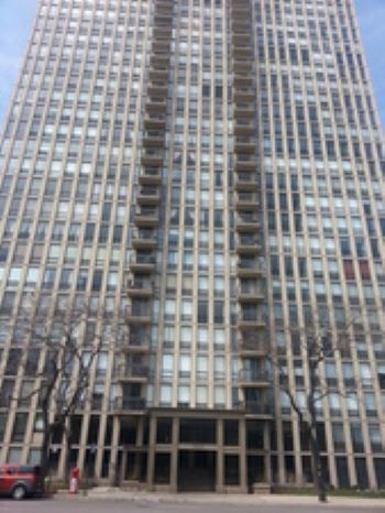 Building Photo - 1660 N La Salle Dr