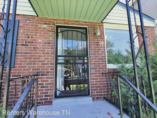 Building Photo - 3 bd/1 bth w/fenced yard. Close to all thi...