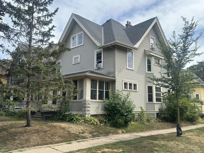 Building Photo - 1754 Hague Ave