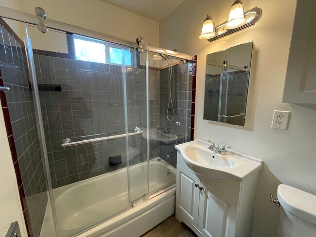 Baño - 1753 Silver Lake Blvd