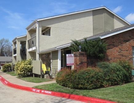 Building Photo - 810 N Center St