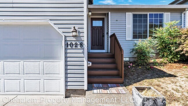 Building Photo - 3 br, 2 bath House - 1028 SW Falcon Crest Dr