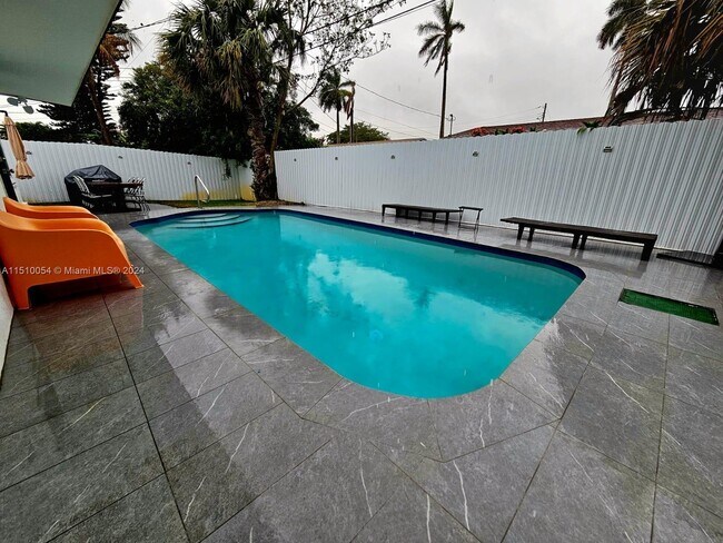 Foto del edificio - 704 SW 4th Ct