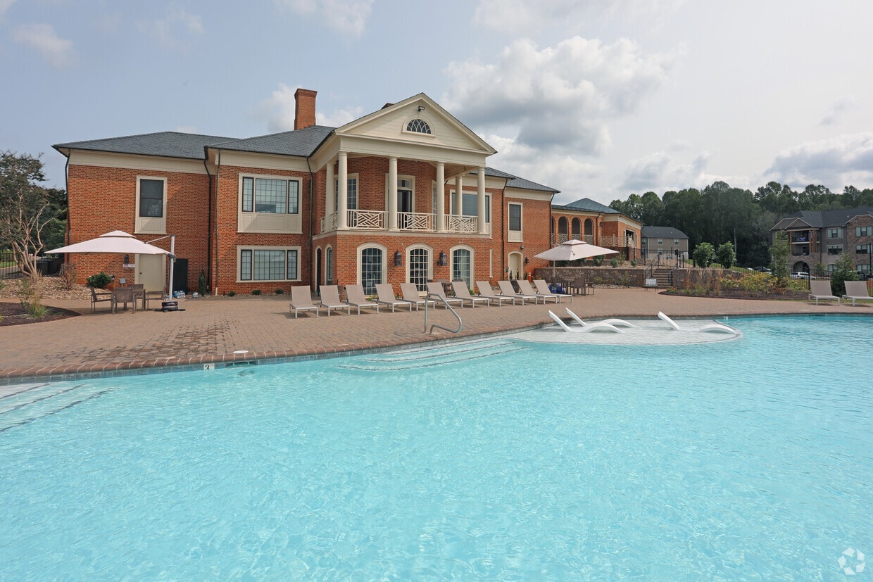 Palisades at Hunter’s Creek Apartments in Forest, VA