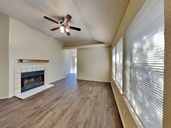 Foto del edificio - 8531 Gatlinburg Dr