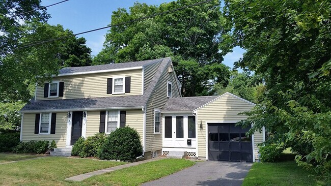 Building Photo - 8 Upland Rd
