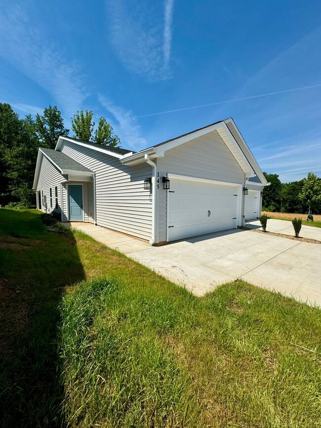 Building Photo - 141 Brawley Villas Pl