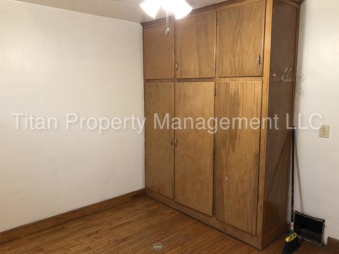 Building Photo - 3 bedroom 1 bath lower