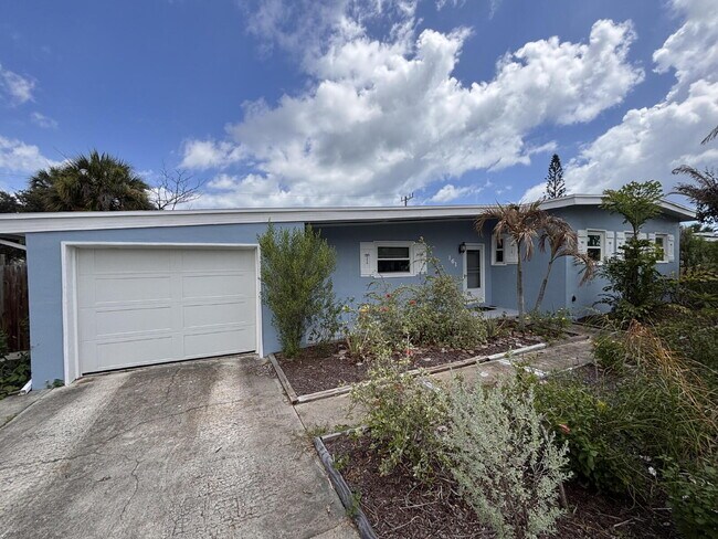 Foto del edificio - Charming Old Florida-Style Pool Home for Rent!